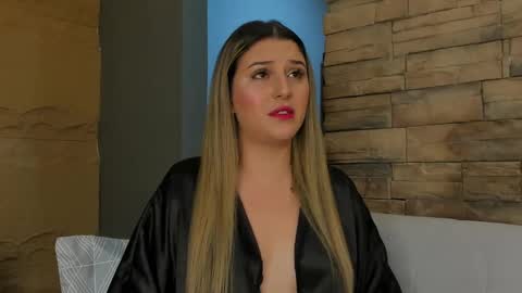 Snapshot of sophia_dior1 chatting on October 10, 12:59 pm Sophia online show from October 10, 12:59 pm