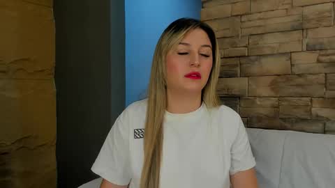 Snapshot of sophia_dior1 chatting on October 17, 11:46 am Sophia online show from October 17, 11:46 am