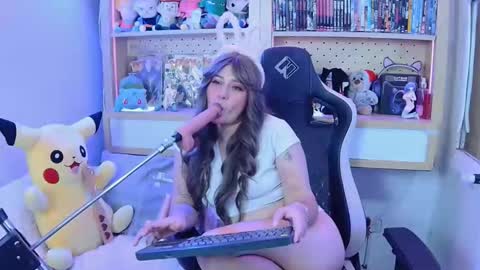 Snapshot of sophia_ebanks_ chatting on March 3, 3:40 pm Soph online show from March 3, 3:40 pm