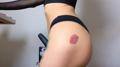 Snapshot of sophia_grand chatting on December 14, 5:35 am Sophia Grand online show from December 14, 5:35 am