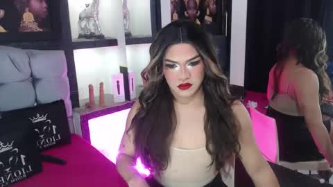 sophia_hott01 online show from October 6, 12:35 pm