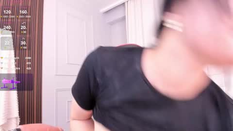 Snapshot of sophia_squirtits chatting on March 6, 1:05 am QUEEN OF SQUIRT online show from March 6, 1:05 am