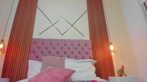 Snapshot of sophia_turneer chatting on May 9, 12:05 am sophia_turneer online show from May 9, 12:05 am