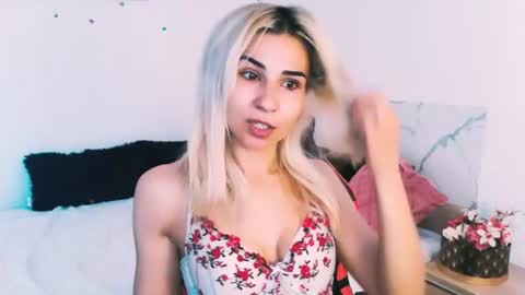 Snapshot of sophiaa90 chatting on June 24, 6:12 am Sophiaa online show from June 24, 6:12 am