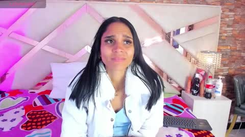 Snapshot of sophiaa_paris chatting on November 17, 2:28 am Sophia Paris online show from November 17, 2:28 am