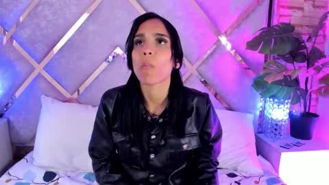 Snapshot of sophiaa_paris chatting on December 15, 1:54 am Sophia Paris online show from December 15, 1:54 am