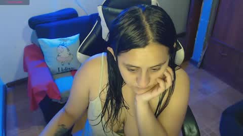sophiaa_vega_ online show from May 22, 9:48 am