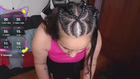 sophiaa_vega_ online show from May 26, 5:31 pm