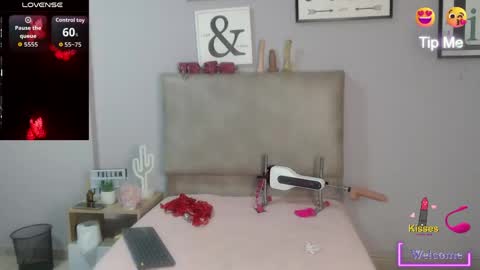 Snapshot of sophiabedford chatting on April 24, 3:14 pm Sophia Bedford online show from April 24, 3:14 pm