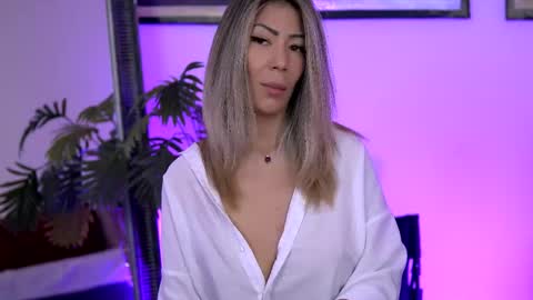 Sophie online show from May 27, 1:35 am