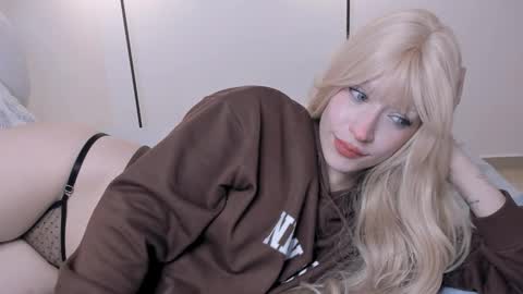 sophiarommie online show from November 29, 12:57 am