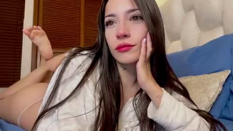 sophiarommie online show from June 16, 10:18 am