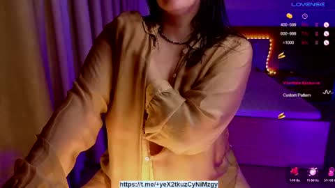 Snapshot of sophiasoft chatting on June 23, 1:53 pm Sophia online show from June 23, 1:53 pm