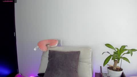 Snapshot of sophie_001 chatting on January 13, 8:15 pm Sophie online show from January 13, 8:15 pm