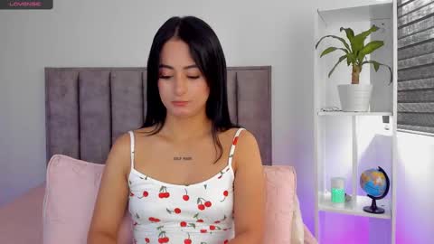 Snapshot of sophie_001 chatting on March 6, 7:32 pm Sophie online show from March 6, 7:32 pm