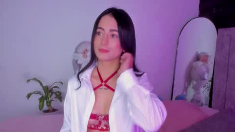 Snapshot of sophie_001 chatting on December 16, 11:32 pm Sophie online show from December 16, 11:32 pm