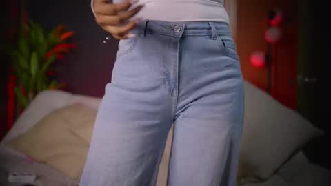 Snapshot of sophie_blake_ne chatting on March 29, 2:22 am Sophie Your Squirt Queen online show from March 29, 2:22 am