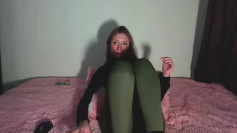 Snapshot of sophie_collins13 chatting on February 9, 5:19 am Sophie online show from February 9, 5:19 am