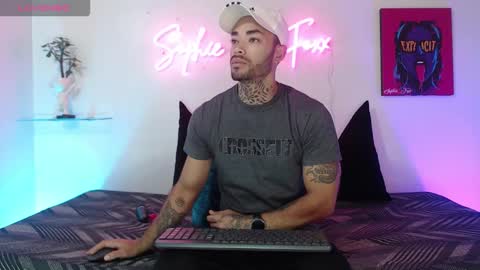 SOPHIE - FOXX online show from February 2, 11:53 am