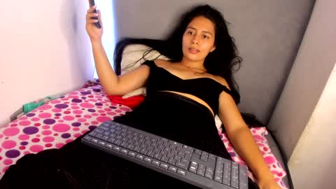 Snapshot of sophie_foxxx chatting on December 5, 11:07 pm Sophie online show from December 5, 11:07 pm