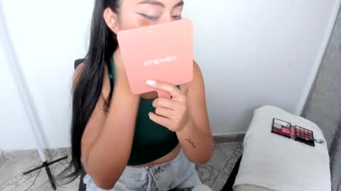 Snapshot of sophie_foxxx chatting on January 4, 12:05 am Sophie online show from January 4, 12:05 am