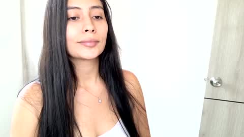 Snapshot of sophie_foxxx chatting on February 4, 5:12 pm Sophie online show from February 4, 5:12 pm