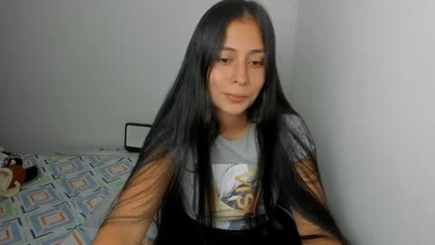 Snapshot of sophie_foxxx chatting on February 20, 1:36 am Sophie online show from February 20, 1:36 am