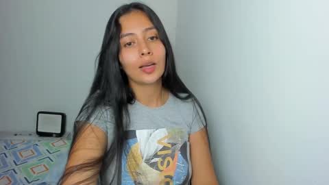 Snapshot of sophie_foxxx chatting on February 20, 4:39 am Sophie online show from February 20, 4:39 am