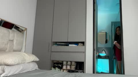 Snapshot of sophie_foxxx chatting on April 1, 10:29 pm Sophie online show from April 1, 10:29 pm