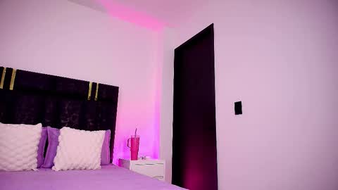 Snapshot of sophie_hils chatting on October 28, 12:19 pm sophie online show from October 28, 12:19 pm