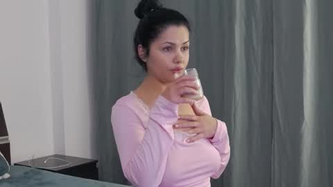 Sophie jeans online show from December 14, 3:50 pm