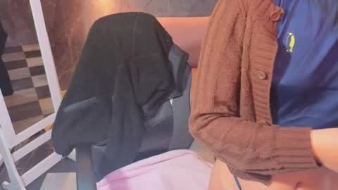 sophie_jones_b online show from April 14, 12:33 pm