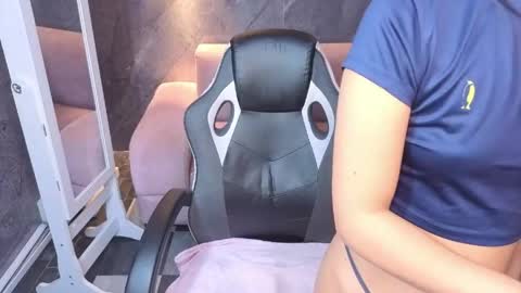 sophie_jones_b online show from May 26, 12:45 pm