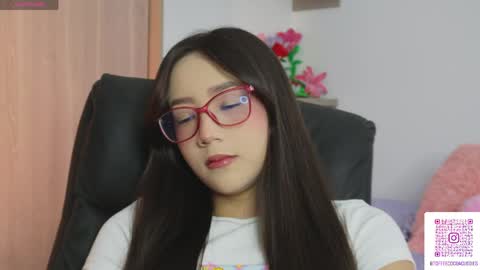 Sophie or Sof online show from May 6, 10:04 pm
