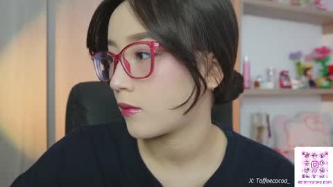 Snapshot of sophie_lii chatting on July 15, 9:42 pm Sophie or Sof online show from July 15, 9:42 pm