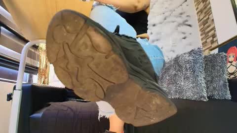 Snapshot of sophie_littles chatting on January 13, 3:17 pm Sophie online show from January 13, 3:17 pm