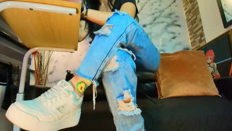 Snapshot of sophie_littles chatting on February 10, 12:09 pm Sophie online show from February 10, 12:09 pm