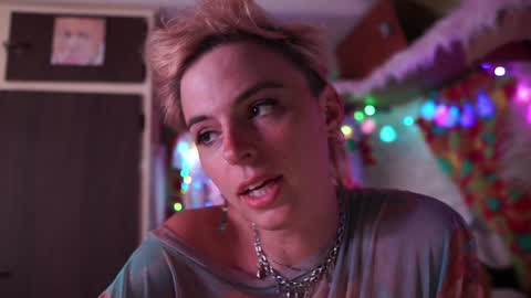 Snapshot of sophie_lovely chatting on December 24, 5:05 am derpy derpington online show from December 24, 5:05 am