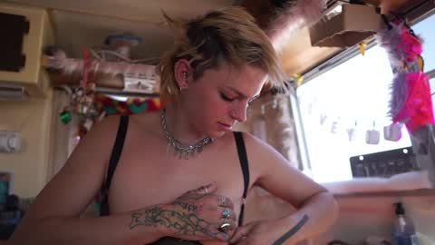 Snapshot of sophie_lovely chatting on January 25, 9:46 pm derpy derpington online show from January 25, 9:46 pm