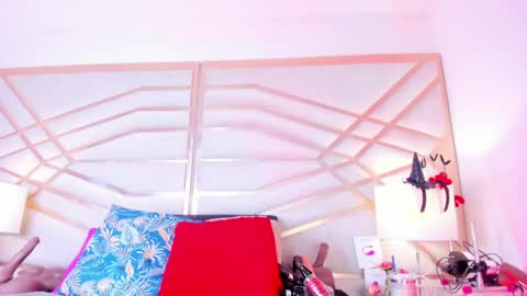 sophie_newton online show from May 26, 12:12 pm