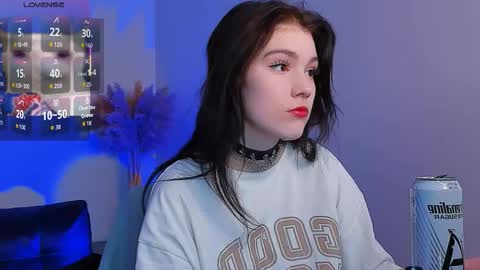 sophie_nomenal_ online show from November 23, 1:44 pm