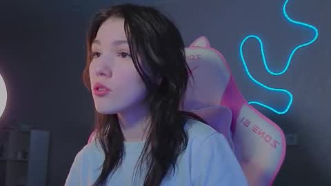 sophie_nomenal_ online show from December 5, 3:20 pm