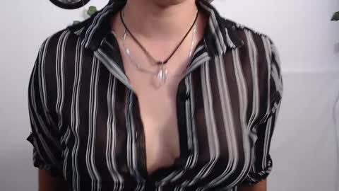 Snapshot of sophie_ross1 chatting on October 8, 12:52 am sophie_ross1 online show from October 8, 12:52 am