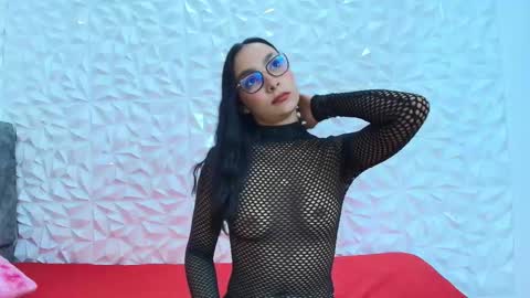 sophie_willow online show from March 7, 9:45 pm