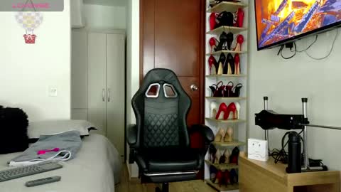 Snapshot of sophiebaker__ chatting on April 17, 2:25 am sophiebaker__ online show from April 17, 2:25 am
