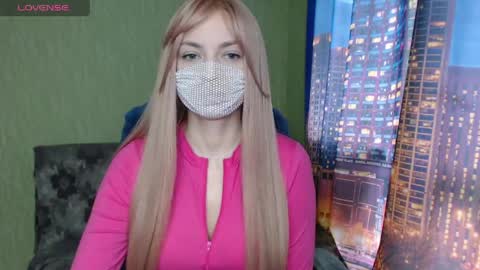 Snapshot of sophieblackwood chatting on March 7, 9:06 am Sophie online show from March 7, 9:06 am