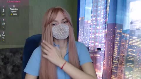 Snapshot of sophieblackwood chatting on March 18, 8:50 am Sophie online show from March 18, 8:50 am