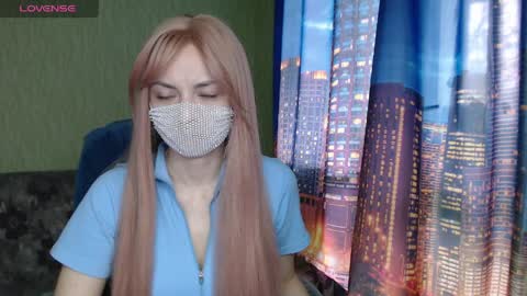 Snapshot of sophieblackwood chatting on April 1, 8:37 am Sophie online show from April 1, 8:37 am