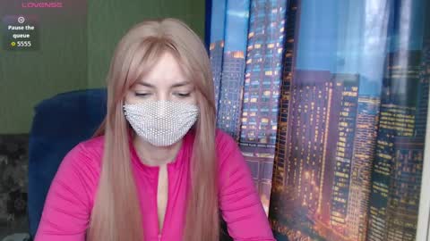 Snapshot of sophieblackwood chatting on April 3, 8:12 am Sophie online show from April 3, 8:12 am