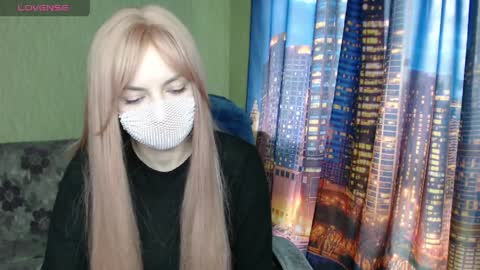 Snapshot of sophieblackwood chatting on April 9, 8:20 am Sophie online show from April 9, 8:20 am